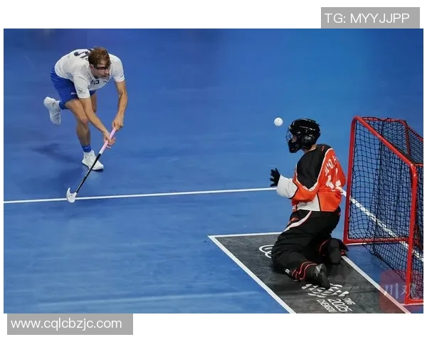 球迷在比赛日现场求婚，现场掌声不断